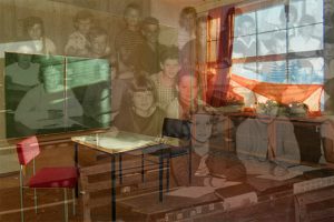 Bild von einer Schulkasse und Klassenzimmer