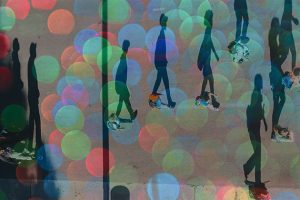 Schatten von Menschen. Foto: Tom Barrett, Parker Johnson /unsplash