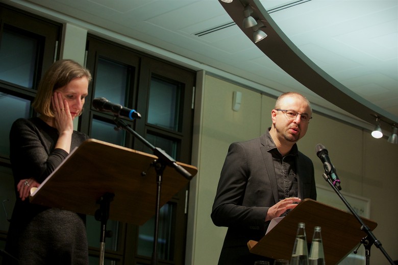 Katharina Narbutovic und Nikola Madzirov. Foto: Rolf Zöllner/Gezett