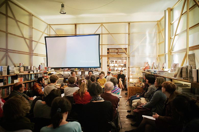 Bild der Projektvorstellung bei Literatur Moths in München. Foto: Verena Kathrein