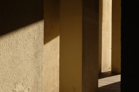 Schatten auf Fassade © Maritta Iseler